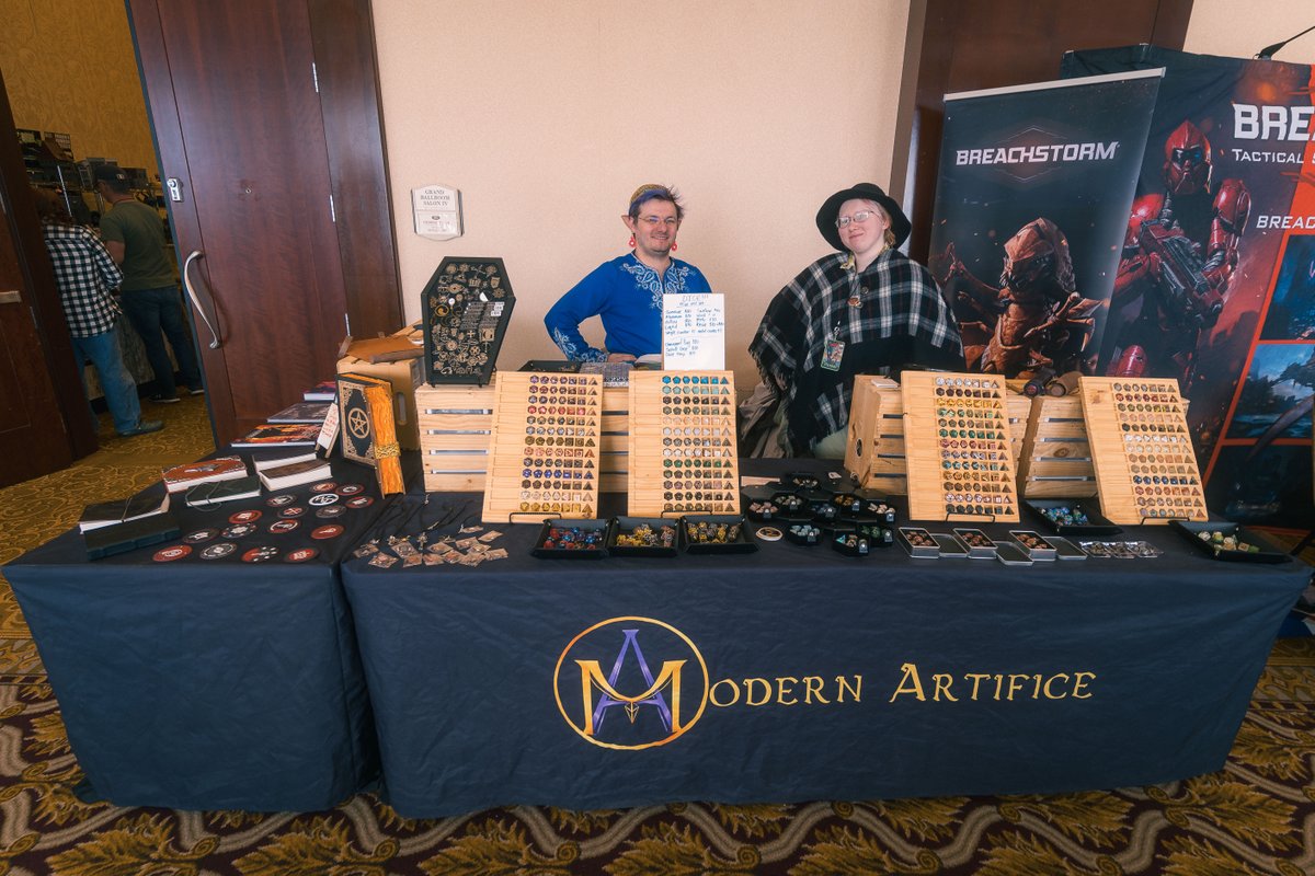 CaptainConCrew's tweet photo. Loads of custom dice, hand made gaming components, and a selection of WWoD paraphernalia that would make Dracula blush. Modern Artifice is a can't miss.
#CaptainCon #CaptainCon2023 #Gaming #BoardGames #Miniatures #TabletopGames #RPGs #Cosplay #CustomDice #WorldOfDarkness https://t.co/ljn4aHYlGj
