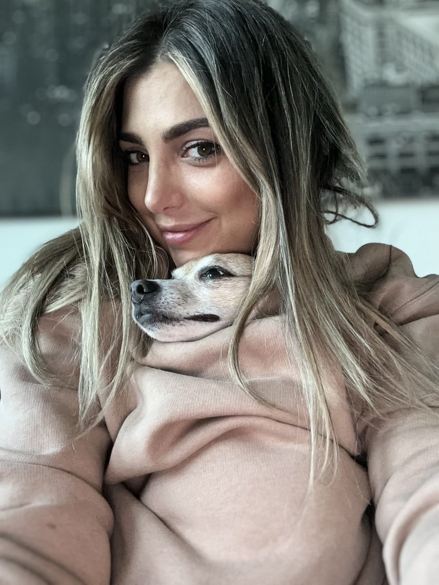 MoonlightCiara's tweet image. This is how I will be keeping warm today 🫶 #ColdAF