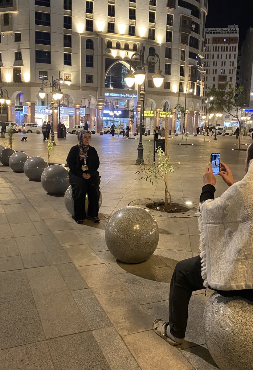 هذي احلى صورتين صورتها ملياااانه حُب 🤍🤍🤍🤍🤍🤍🤍🤍🤍🤍