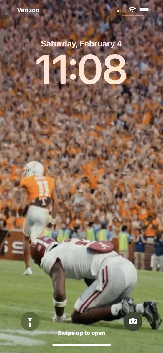 ROKETOP's tweet photo. @YankeefaninTenn My lock screen#GBO https://t.co/ozbDpub7eJ
