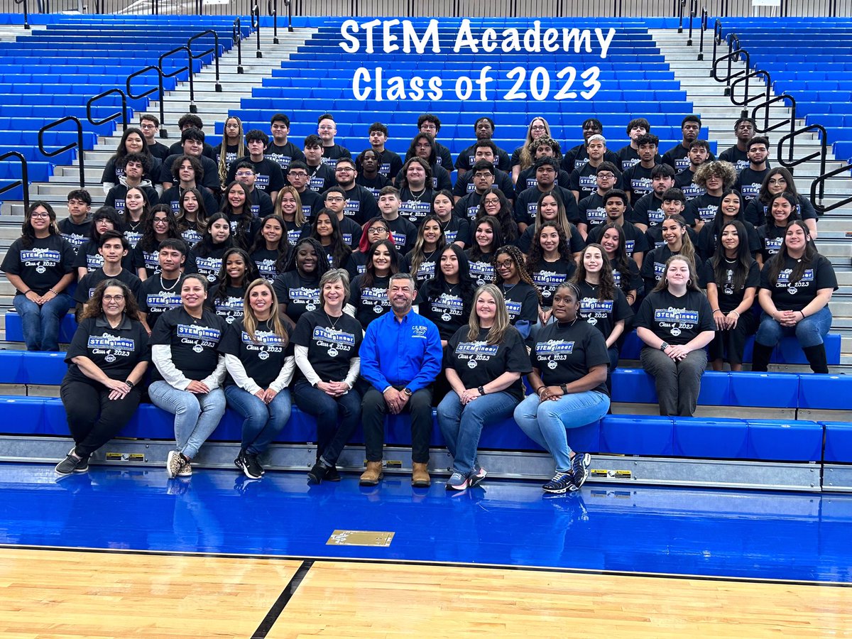 It’s a big year as the very first STEM Kids in <a href="/SheldonSTEM/">Sheldon ISD STEM/PTECH</a> are graduating! 🧑🏾‍🎓👩🏽‍🎓These amazing young innovators are ready for the 🌏. All I see here is Confidence, Skills &amp; GRIT! 💪<a href="/SheldonISD/">Sheldon ISD</a> @KHSPanthers <a href="/KHSTSTEM/">CE King HS STEM Academy</a> <a href="/sargueta82/">Dr. Stephanie Moye</a> @MsAllenSTEM #💙MySTEMkids #ProudDirector