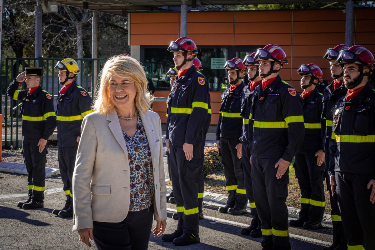 riisc_7's tweet image. [ #visiteministérielle ] 🤝

La ministre déléguée chargée des collectivités territoriales et de la ruralité @FaureDominique était présente à l’#UIISC7 hier après-midi pour une démonstration de nos moyens aux côtés du @sdis83_officiel et du @Prefet83 🚒