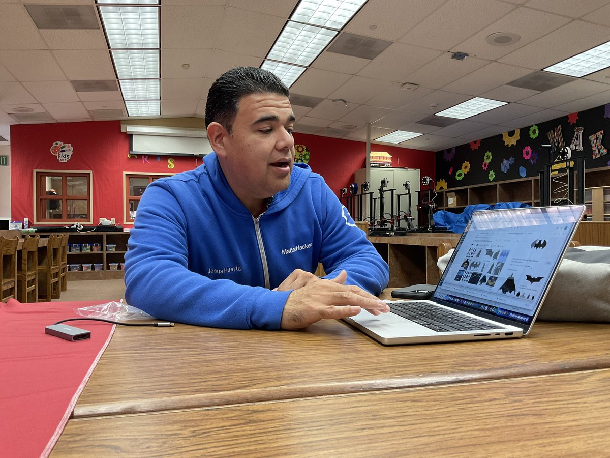 urbie's tweet image. Made it! #MakerSpace #CreatePlay with @jesush1979  #edtech #reimaginePD #via @iv_cue #oldpa Cesar Chavez Elementary School, Calexico, CA #azk12