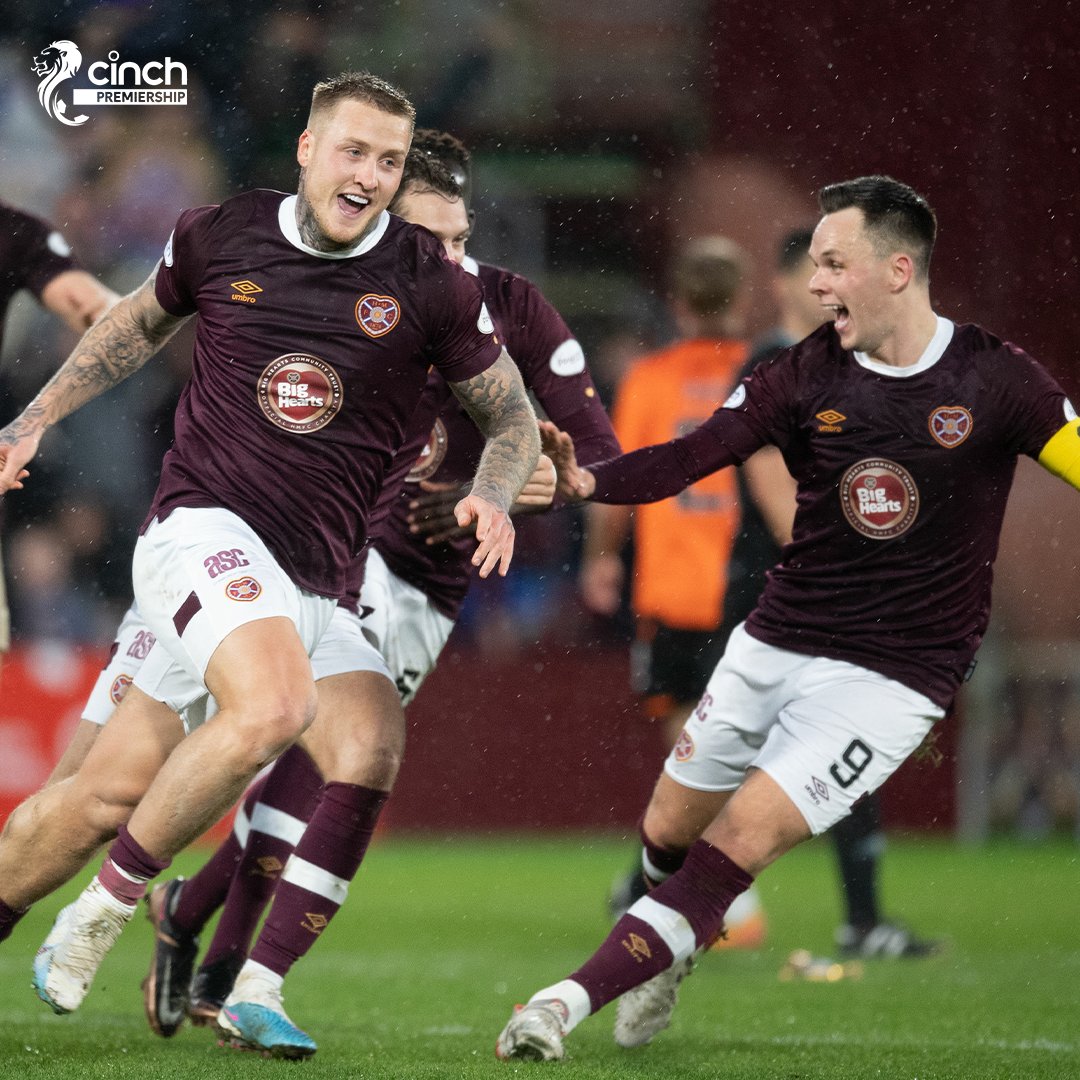 Stephen Humphrys’ goal from his own half completed a second half comeback by @JamTarts 

#cinchPrem | 🇱🇻 #HEAUTD 🍊