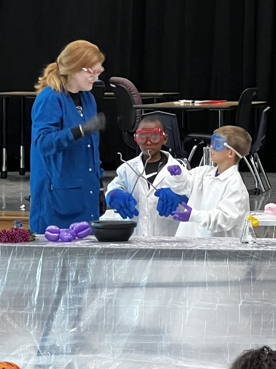 Thank you <a href="/ricefunwithchem/">Fun With Chemistry: Rice University Chapter</a> for coming out to Meridiana to show our Explorers more about chemistry! <a href="/AlvinISD/">Alvin ISD</a>