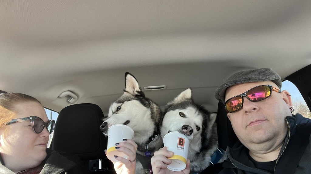 onlydesign's tweet photo. Happy pups getting their pup cups! https://t.co/SVe4WasV5L https://t.co/Ioyq18NlyO