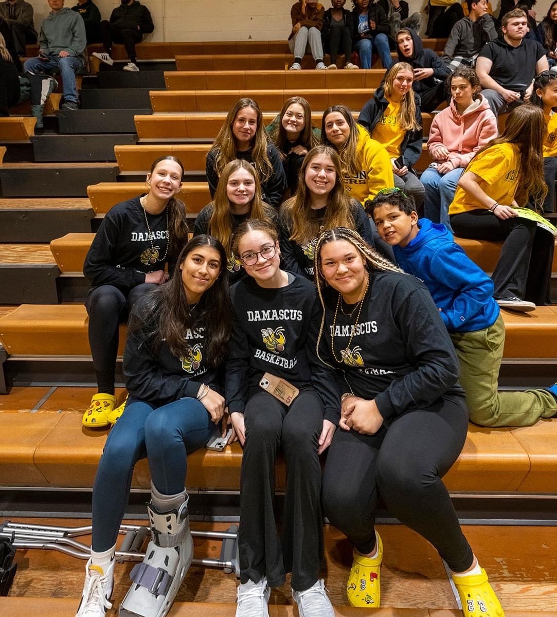 Their season may be officially over, but these girls still love showing support for their “bigs”! 🏀🐝 ⁦<a href="/DHSGirls_Hoops/">Damascus Girls Varsity Basketball 🐝🏀</a>⁩ ⁦<a href="/coachdorrien/">Mike Dorrien</a>⁩