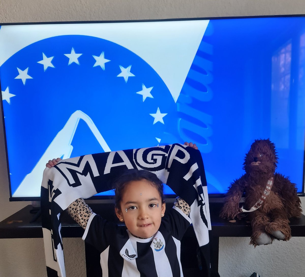 El Cuarto De Raulito (@cuartoderaulito) on Twitter photo Vamos #Newcastle ⚽️ #LaPremierEnParamount
<a href="/NUFC/">Newcastle United</a>
<a href="/ToonMexico/">Toon Army México</a>
@NewcastleULatam <a href="/premierleague/">Premier League</a> <a href="/ParamountPlusLA/">Paramount+ Latinoamérica</a> <a href="/ToonArmyArg/">Toon Army Argentina</a>
#toonarmy #premierleague <a href="/paramountplus/">Paramount+</a> Vamos #Newcastle ⚽️ #LaPremierEnParamount
<a href="/NUFC/">Newcastle United</a>
<a href="/ToonMexico/">Toon Army México</a>
@NewcastleULatam <a href="/premierleague/">Premier League</a> <a href="/ParamountPlusLA/">Paramount+ Latinoamérica</a> <a href="/ToonArmyArg/">Toon Army Argentina</a>
#toonarmy #premierleague <a href="/paramountplus/">Paramount+</a>