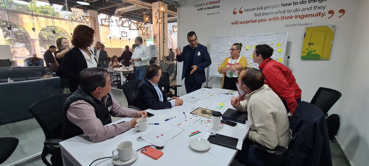 PedroMtzPonce's tweet photo. Para mí es un gusto trabajar en la mesas de dialogo con @LaMagaSierra de @participajal @PresidenteCCGdl de la @CamaradeCom_GDL , @CarlosD_VF de @ComCoparmex y #CesarCastro de @CCIJalisco para encontrar una solucion a los problemas de López Mateos, https://t.co/zqfjcASYra