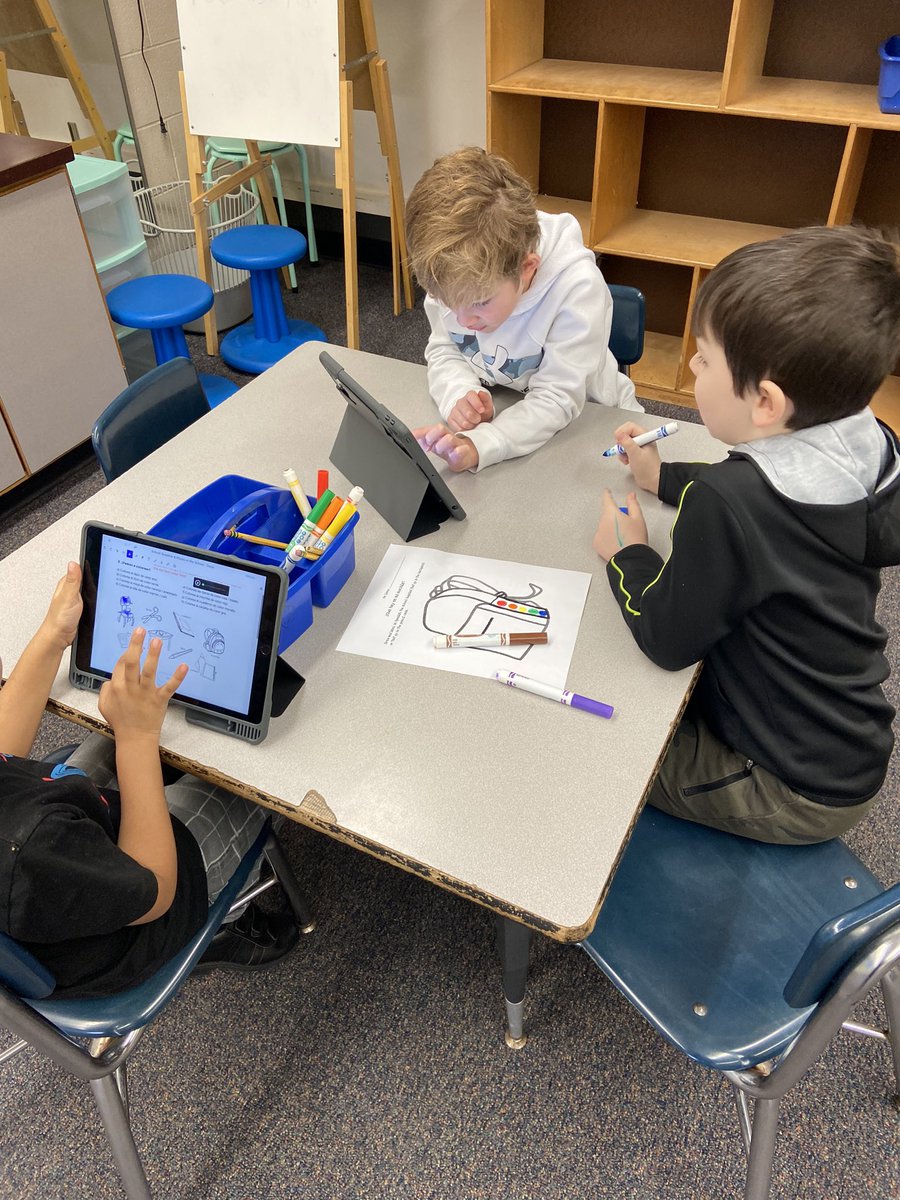 KruppSrta's tweet photo. @RichardsonsRock 1st graders working on @Classkick and drawing and labeling school supplies in Spanish! ✏️ @BNLC_HCSD #elementarySpanish #HCSD https://t.co/5pbATuBFXr