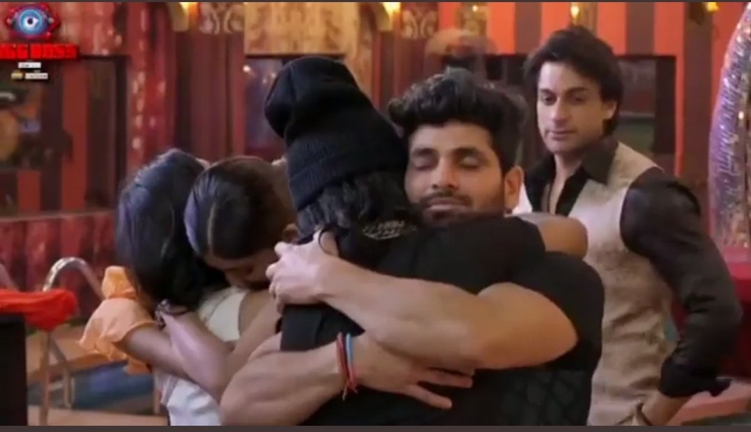 icallher_zs's tweet photo. Sumbul 🫶 

Memories 💫  Forever 💞
#ShivThakare #NimritKaurAhluwalia #MCStan https://t.co/yd1PmBIN83