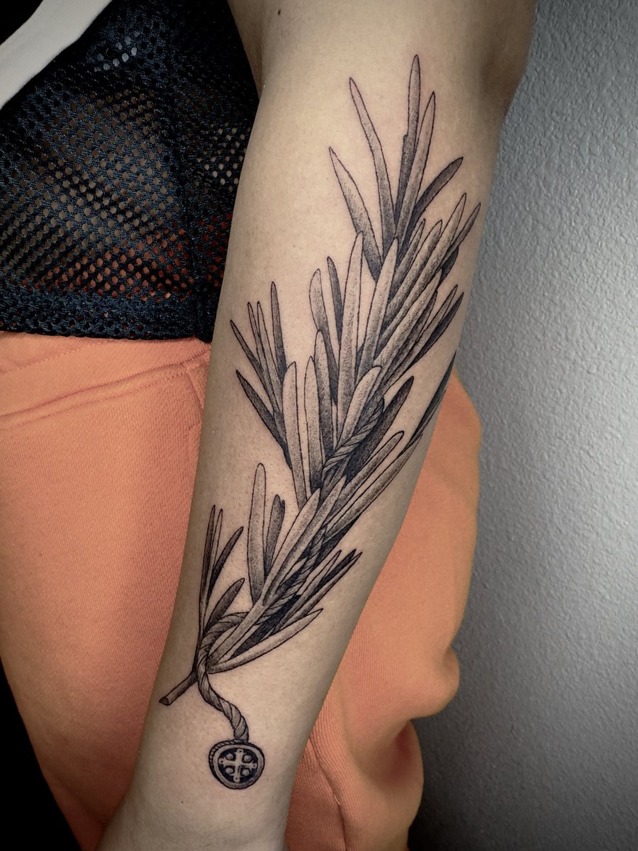 Rosemary 

#shakes #jewelry #bodyart  #blingblao  #shaketheworld #tremor #brrr