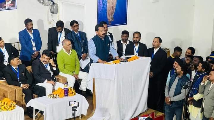 SupendraAzadASP's tweet photo. आज उत्तर प्रदेश मऊ मे @Bhimarmy_BEM व @AzadSamajParty का द्वितीय अधिवक्ता सम्मेलन में पहुँचे भीम आर्मी संस्थापक @BhimArmyChief व भीम आर्मी राष्ट्रीय अध्यक्ष @VinayRatanSingh जिसमे बहुजन समाज के बुद्धिजीवी अधिवक्ताओं ने हिस्सा लिया। https://t.co/9EosEtxKZb