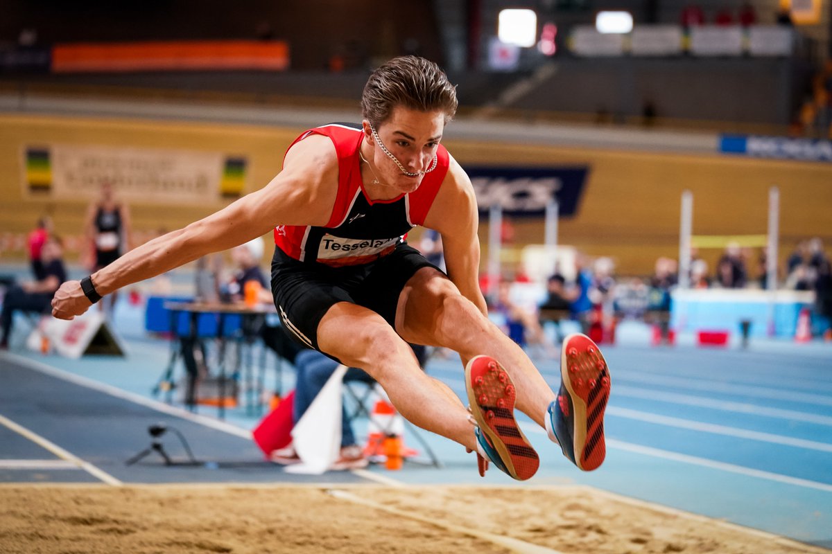 Ook de mannen senioren hebben dag 1 van de meerkamp afgerond. Aan de leiding staat Jeff Tesselaar met een ruime voorsprong 🏃‍♂️

🔸1: Jeff Tesselaar (3317 punten)
🔸2: Rik Taam (3184 punten)
🔸3: Sven Jansons (3125 punten)

#NKindoor #NKmeerkamp
📷: Coen Schilderman