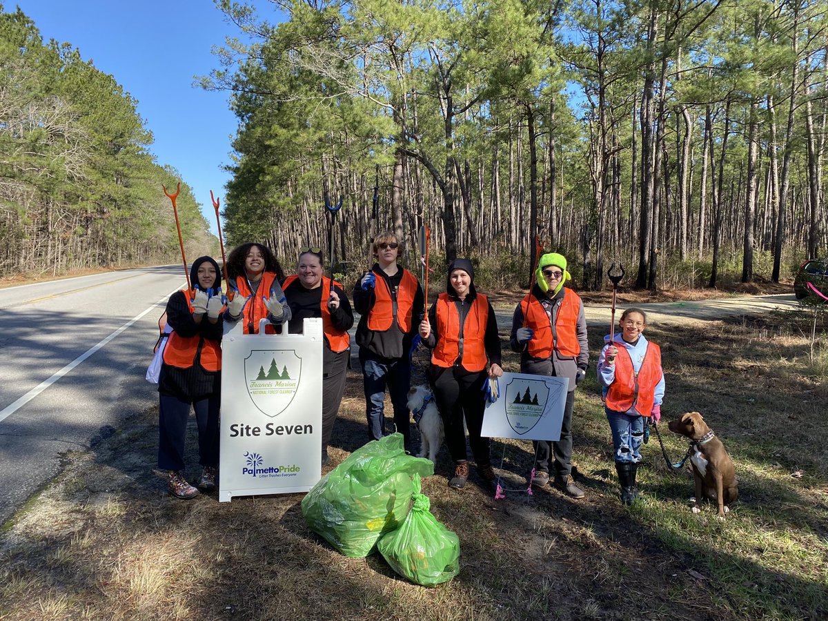 TDavisTeaches's tweet photo. Thankful for these @GooseCreekHigh Betas who joined me this morning for the Francis Marion National Forest Clean Up event! It was barely over 40 degrees but together we collected 20 bags of trash in 3 hours! #servicesaturdays @nationalbeta @bcsdschools https://t.co/uEhPs6xhYL