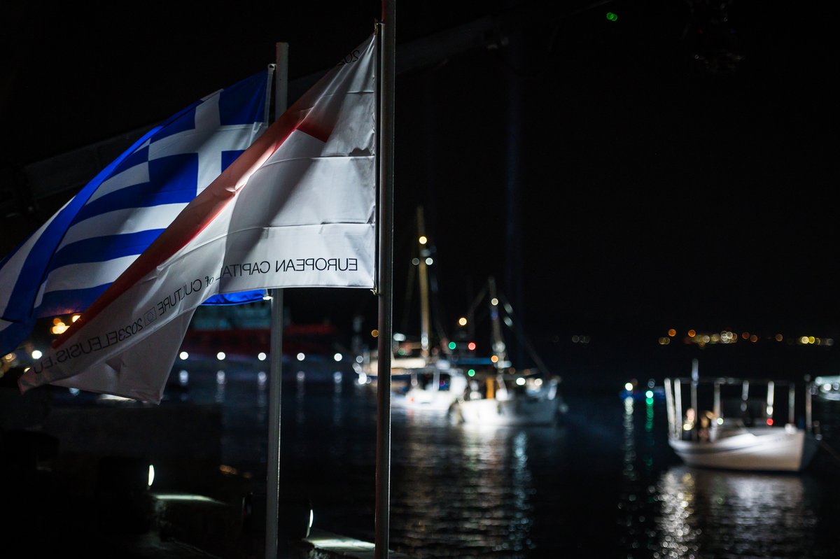 2023eleusis's tweet photo. #Mystery0
Elefsina is the Cultural Capital of Europe 2023!
A bright mythical entity emerge from the sea's depths, the voices of 100 CHÓRES under the artistic direction of Marina Satti, and original music by Angelos Triantafyllou composed 2023 Eleusis mystagogic Opening Ceremony. https://t.co/2kpYuvc6Vv