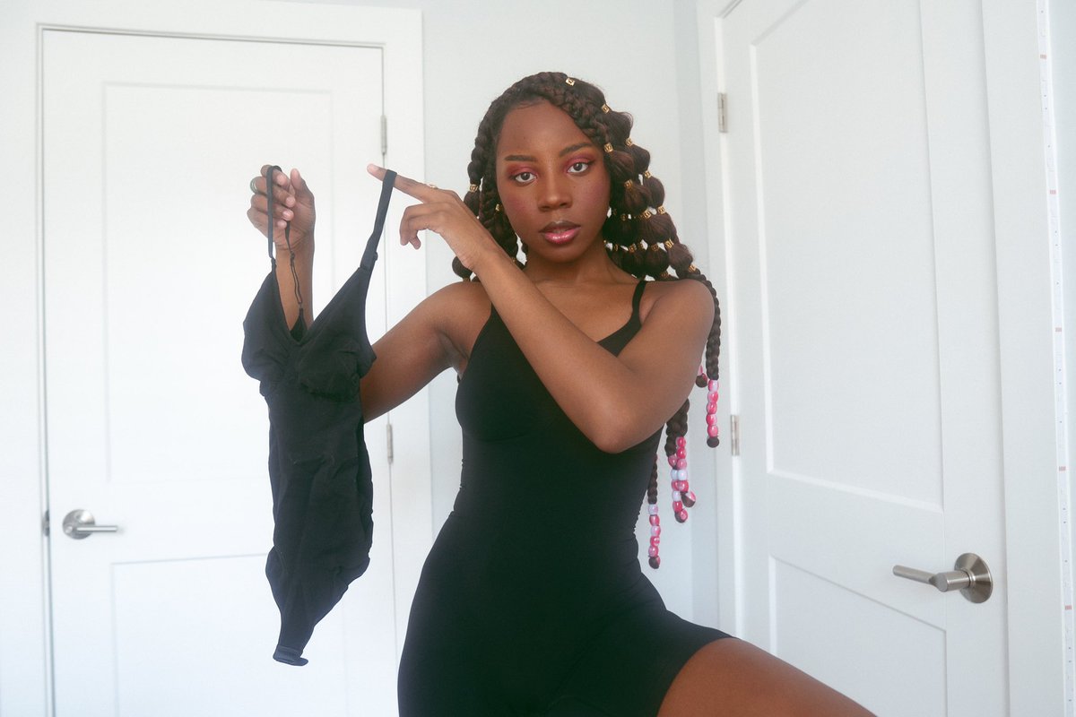 Kaitlin_Kutere's tweet photo. You Already Know It’s Cakey 🍰
Bodysuit: @shaperx_ code: 15Kaitlin #allblackoutfit #ootdstyle #naturalhairstyles #snatchedwaist #brownskinmakeup #shapewear #stylingtip #amazonfinds #shaperx #skimsdupe #amazonmusthaves #bubblebraids #bodysuitstyle #glowymakeup https://t.co/eGmpIQB4S7