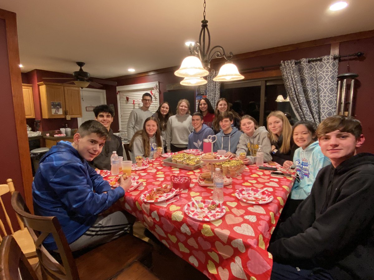 Swim Team Dinner! Thanks Riley Cristella and family for hosting!❤️🐻🏊‍♀️🏊🏻‍♂️