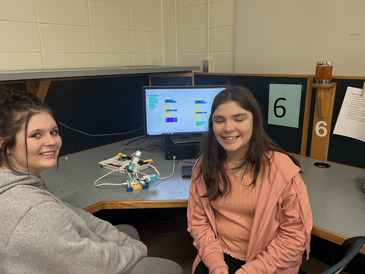 Lisa Darrow tweet media