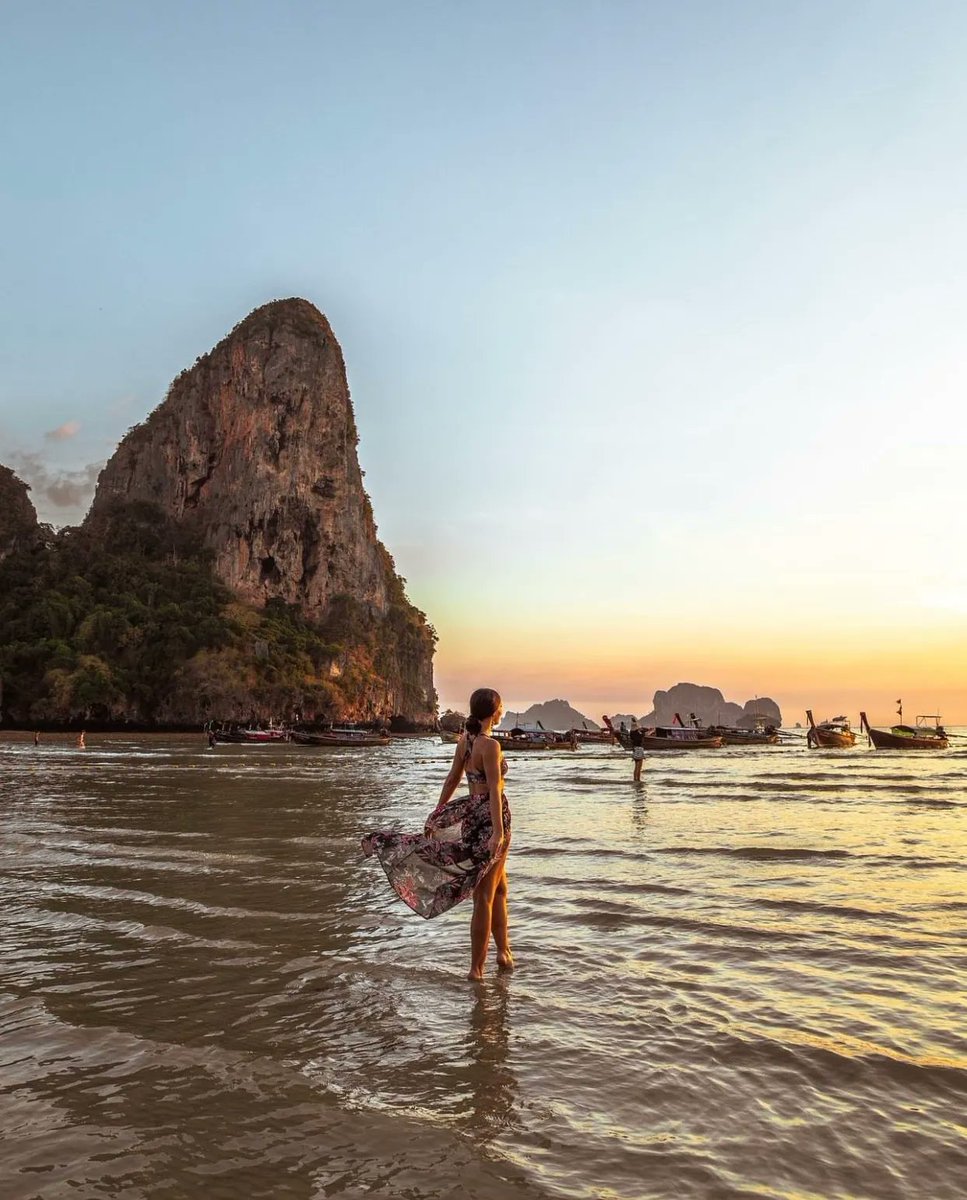 Railay Beach, Thailand 🇹🇭 📸: oneworldjustgo | IG