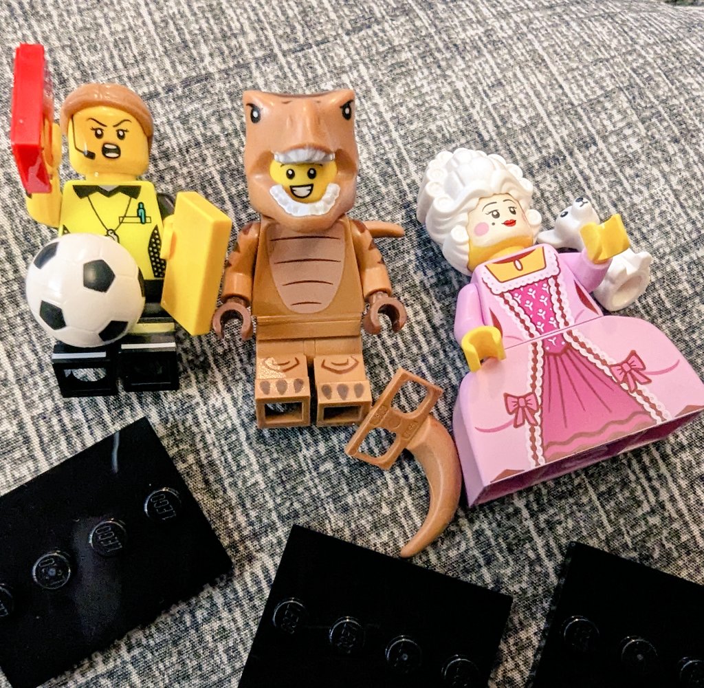 LEGOMADA's tweet photo. よく考えたらミニフィグ初めて買った。思ったより審判怒ってた。後は木馬女児と1番欲しくなかったオーク。宇宙飛行士と人参が欲しかったよ〜。#レゴ #LEGO #ミニフィグ https://t.co/4RMEYlwg02
