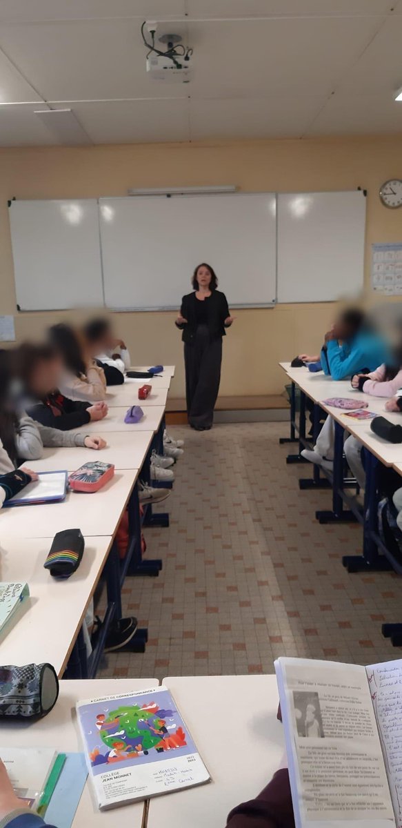 MonnetFlers's tweet image. PEAC / "COUP DE JEUNES EN #LIBRAIRIE": après avoir étudié le #livre 📚«Une année pour toujours»  de L. de Pesloüan édité par Talents Hauts, les élèves de la classe de 4B ont rencontré l’#éditrice 📖Justine Haré  pr échanger sur ce livre &amp;amp; découvrir le métier d’éditrice. @dsden61