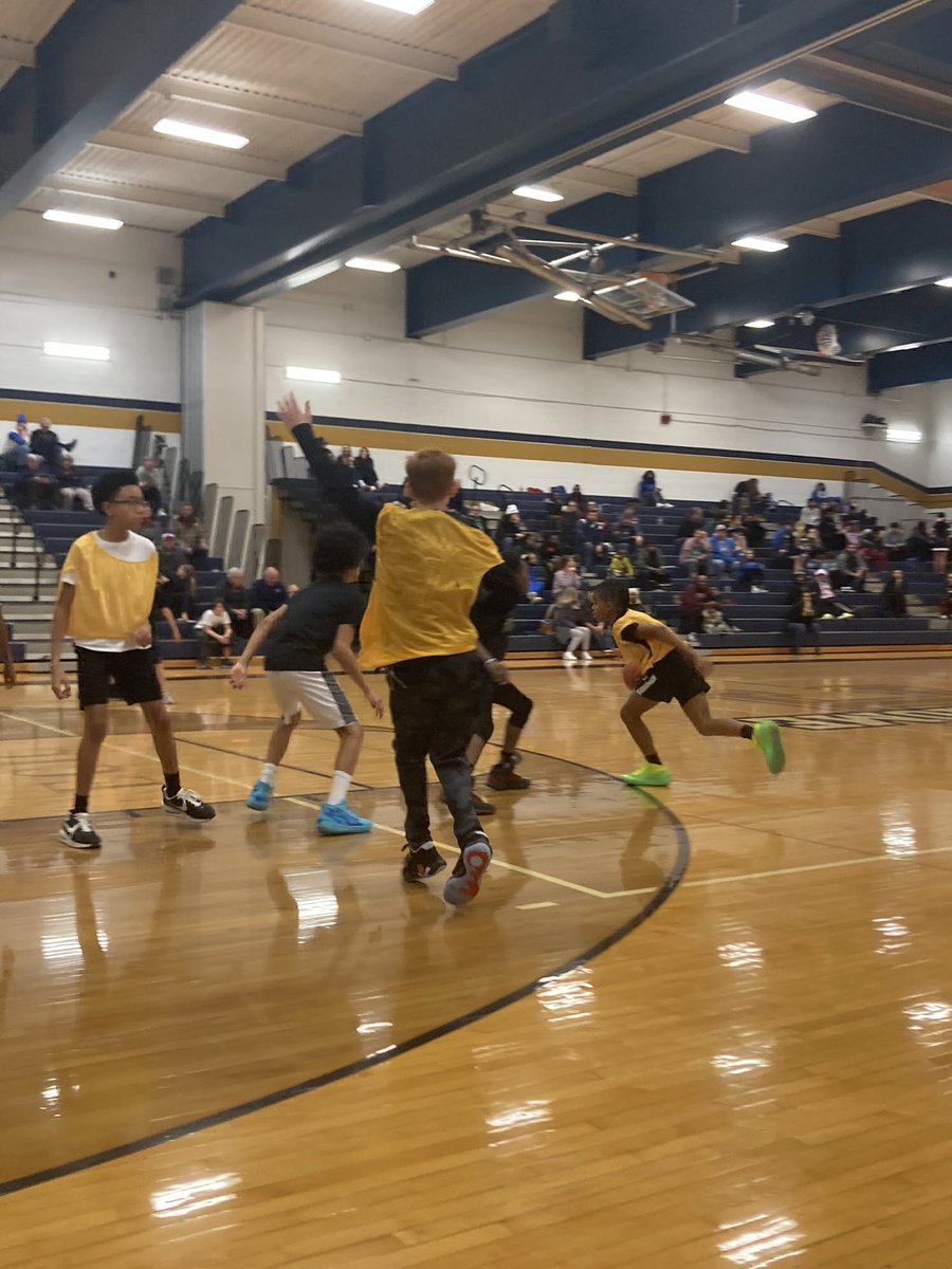 SweetHomeHoops's tweet photo. A great night with our future panthers!  Thank you families and community for supporting the program! 

👷🏼‍♂️Robbie McLoughlin
Windex guy: Jaden Brown
🧃guy: Tyshaun Viverette
@SHCSDAthletics 
@SHSCentral 
@SHPantherEye https://t.co/QbrKyEgyH5