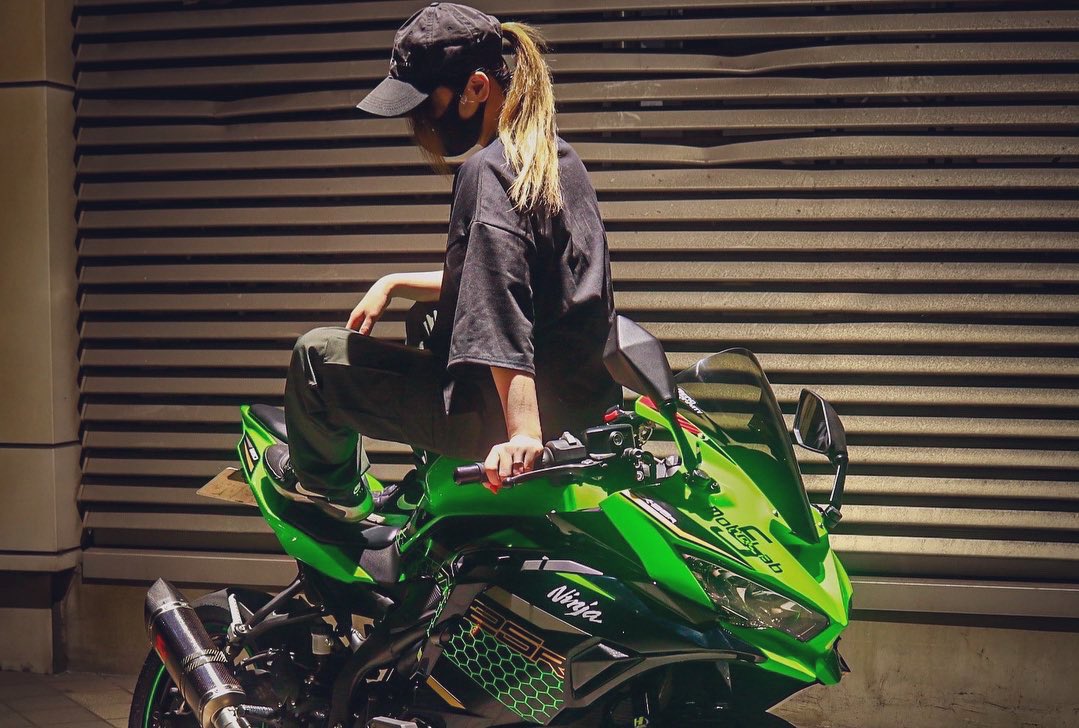 erimaru11_12's tweet photo. 色々変わったので！！

#バイク乗りとして軽く自己紹介 

名前: 華金ちゃん
性別: ♀
年齢: 23
身長:149
住み: 愛知　名古屋
車種: Ninja25R→ゼファーχ
好き: 犬🐶、バイク、車

一言: 仲良くしてください☺️

#バイク女子と繋がりたい
#バイク乗りと繋がりたい 
#バイク好きと繋がりたい https://t.co/PEWiD06AO1