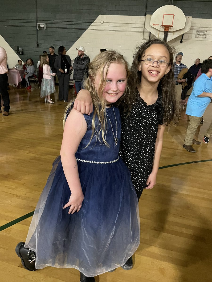 4thBes's tweet photo. #sweetheartdance https://t.co/a16GJxX7BB