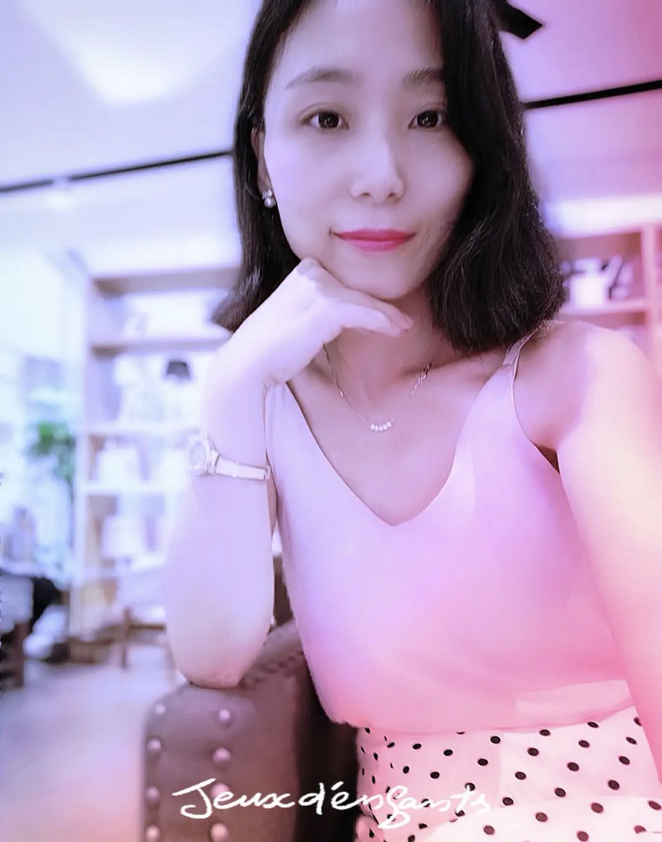 hi 我是平胸人妻小蕾蕾 ，這個帳號分享一下性生活和發牢騷

-不發露點圖
 -聊色可以
 -可以分享生活照
 -歡迎射射

ps 老公不知道哈哈