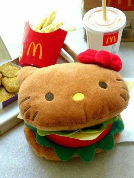 sanriodaily's tweet photo. hello kitty burger 💫 https://t.co/QmzYh2GZDH