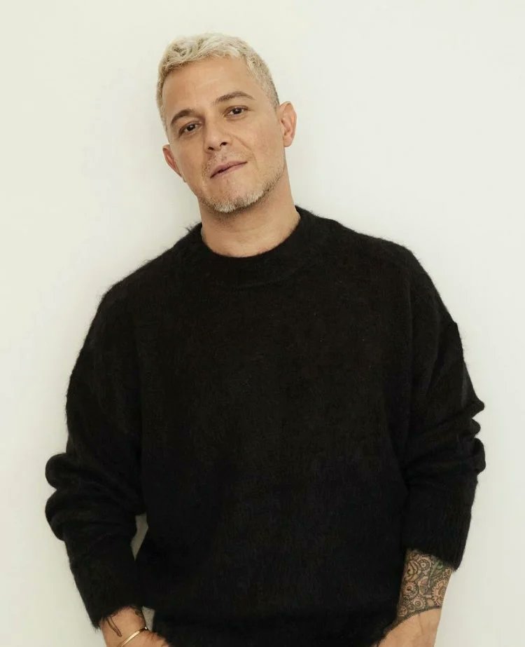LaFuerzaDeSanz_'s tweet photo. @AlejandroSanz en Instagram
Entre notas y acordes se crea el mejor idioma.
@alejandrosanzperfumes
#MiAcorde
#MiAcordeEresTú
#AlejandroSanzPerfumes https://t.co/hmX2QbGANY