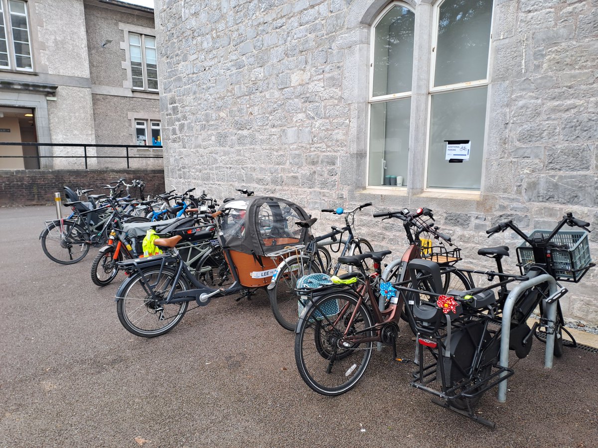 ruthhally1's tweet image. I was so hyper as a result of yday's @dutch_ish facilitated discussion that I didnt sleep.

Lack of sleep meant I didnt take a group pic from our ecargo bike session which was a #UNIC #CityLab. @UCC_civic @StephenUCCPharm 

(Cargo bikes were here long before cars took over!)