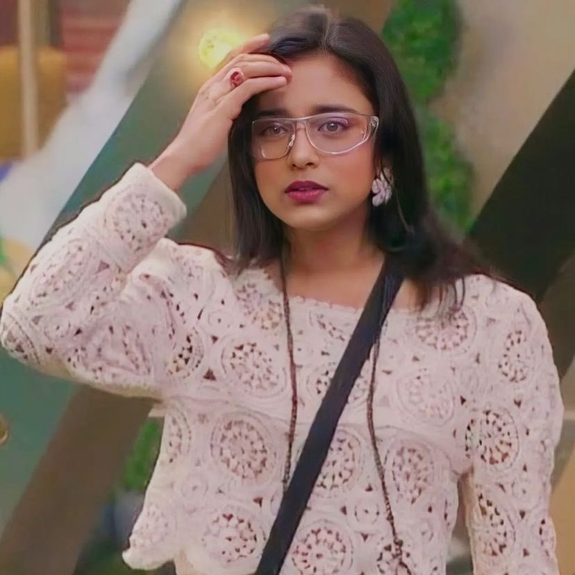 I don't why but I love this picture.

AUDIENCE WINNER SUMBUL

#SumbuITouqeerKhan
