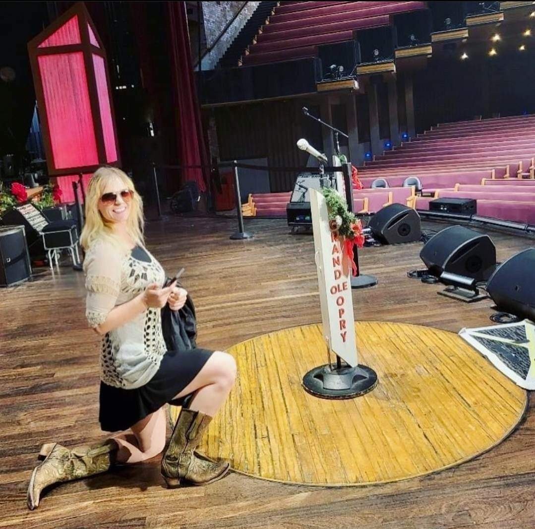 Good morning fam!

Little about me...
My wife and I moved to Nashville chasing dreams many years ago.  We have learned so much and worked so hard.  Someday soon she will step inside this circle and sing to a house full. 🎵

#ChasingDreams #grandoleopry