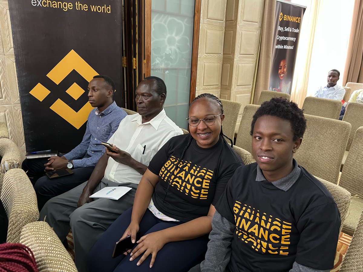 BinanceAfrica's tweet photo. Our first #Binance meet-up in Nyeri, Kenya 🇰🇪 was amazing!

The team taught 160+ attendees all about Web 3. Thank you to all our Binance angels, speakers, and attendees. 

#BinanceInNyeri https://t.co/W7ZpcBmMtl