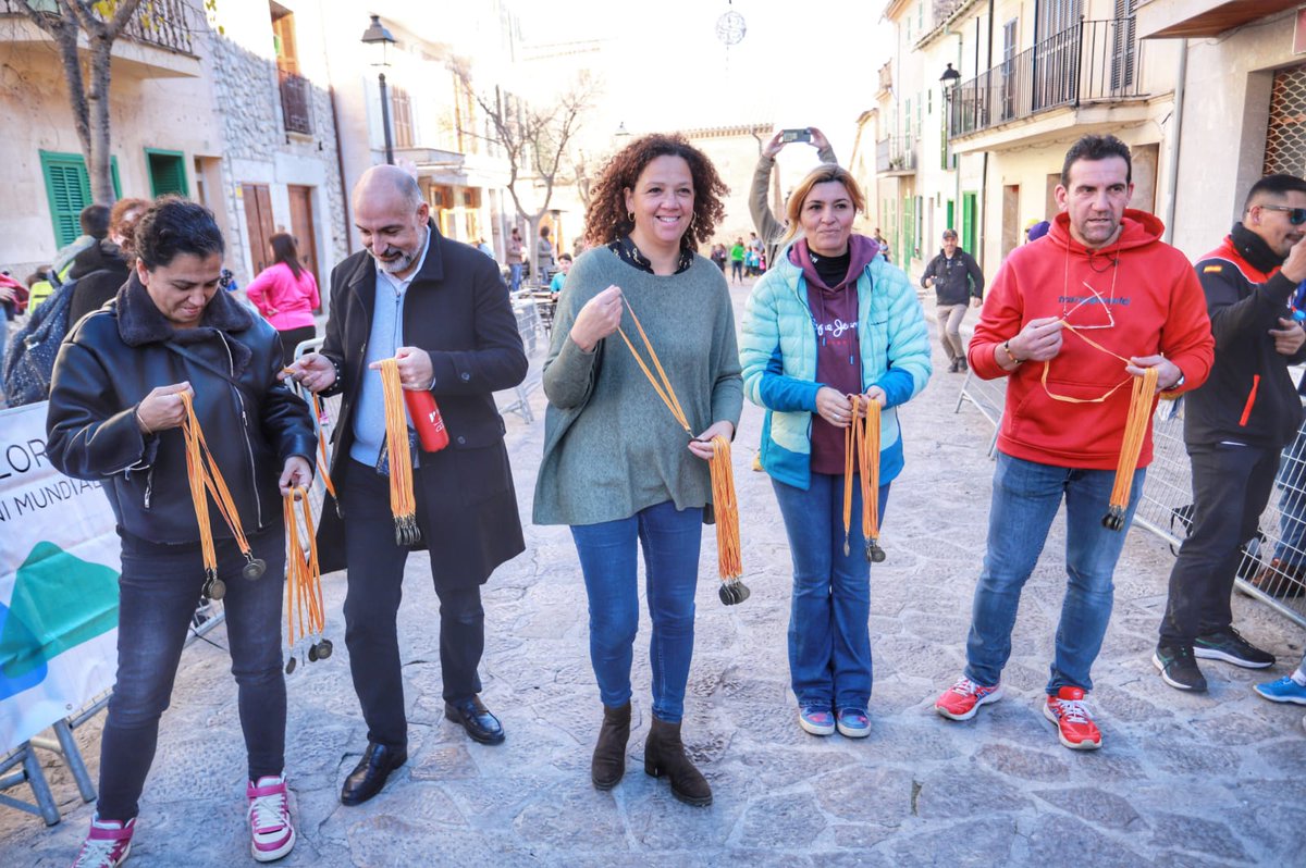 EsportsConsell's tweet photo. 🏃Arriben les #CursesALaSerra del @ConselldeMca. Desè ANIVERSARI amb estrena a #Mancor ⛰️ 🎂‼️
👨👩👧👧25.000/corredors en 10 anys
🏡 Circuits nous: #Lloseta i sa Comuna de #Bunyola
🗨️@CatalinaClader1: «Un programa per veure i viure la Serra»
ℹ️https://t.co/s0ouG03Shm
@SdeTramuntana https://t.co/FixUoaqs44