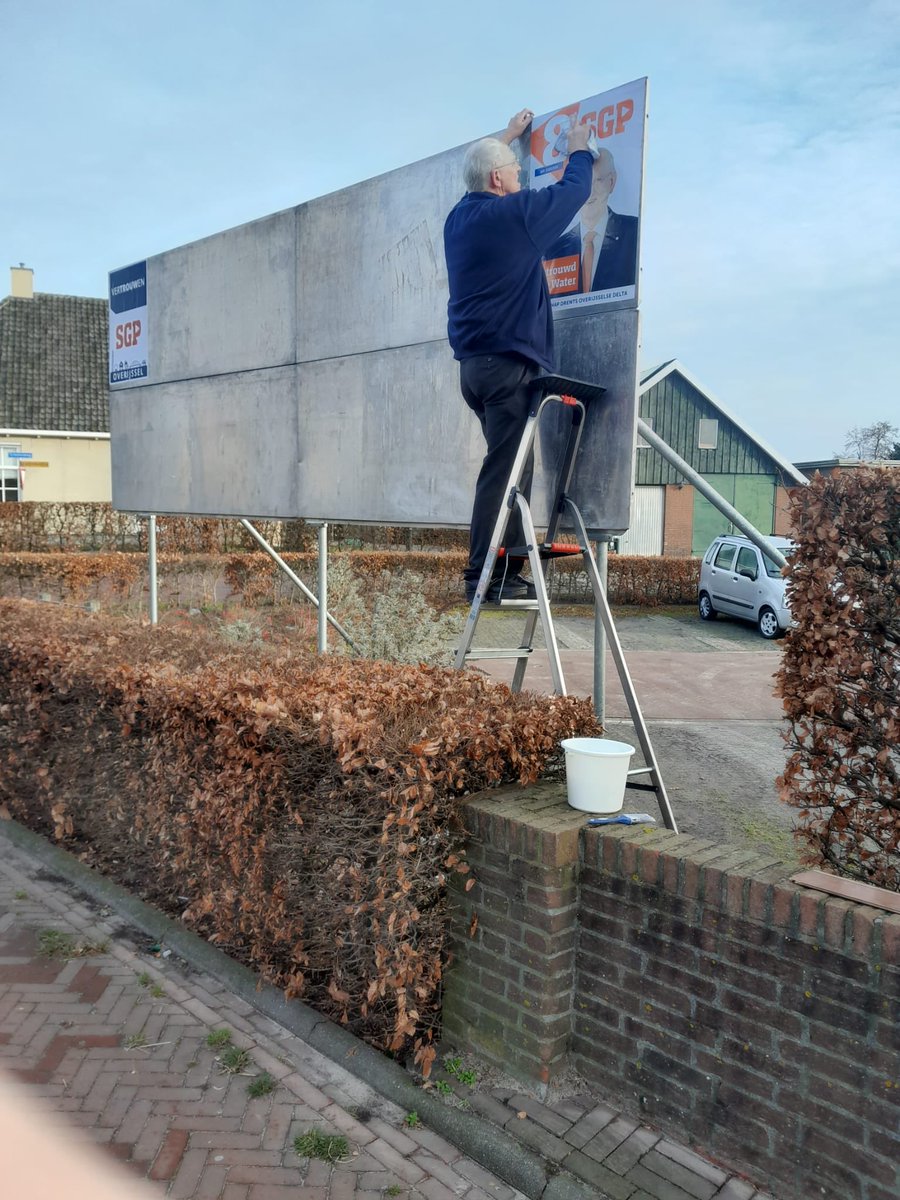 SGPWDODelta's tweet photo. In Rouveen zijn de eerste posters geplakt voor de SGP, zowel voor provincie Overijssel als waterschap Drents Overijsselse Delta. Daarna geplakt in Balkbrug, Punthorst, IJhorst en Staphorst. https://t.co/Fq5AmuQ6iP