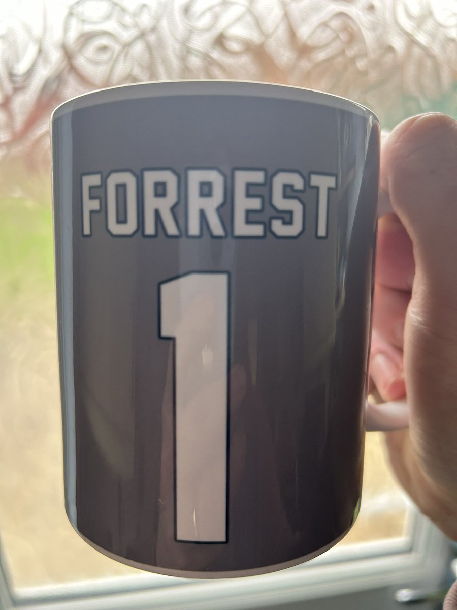 Todays @IpswichTown match day brew in association with @theterracelife Gone for the retro goalkeeper design. Had to have my favourite gk @craigforrest1 put onto to it too!!
#SuperBlues