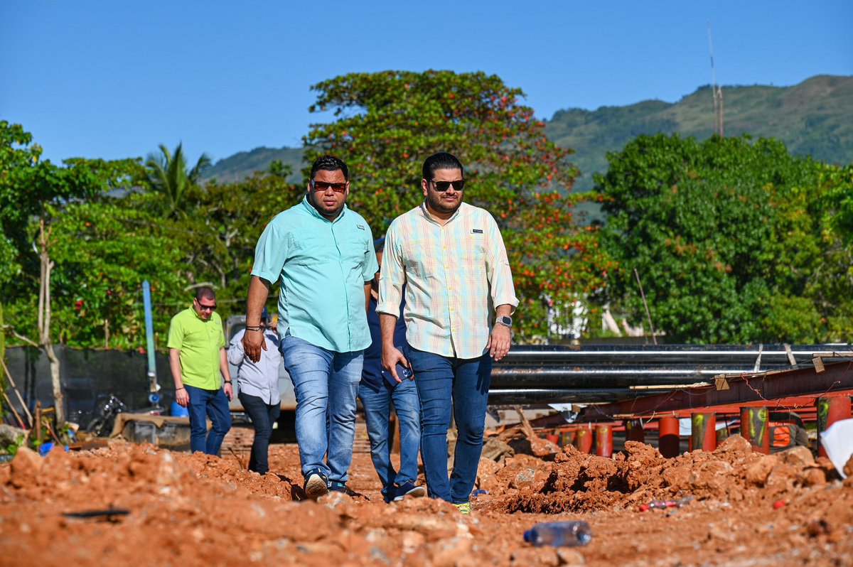 AlanChecoAlonzo's tweet photo. Los muelles pesqueros siguen avanzando, en esta ocasión por petición de nuestro director @jeanluisrj supervisamos Río San Juan el cual se encuentra en etapa de construcción de su vía de acceso, Cabrera en conclusión de su primer rompeolas Y Sanchez en hincado de pilotes. https://t.co/gmUemLapCW