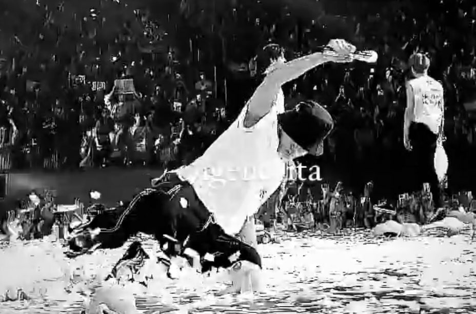 springflowerjay's tweet photo. Jay wore bucket hat for the encore 💪🏼 https://t.co/qMq93RZcV8