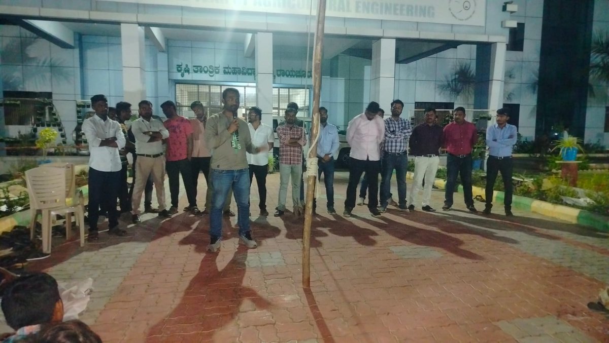 Students_CAER36's tweet photo. 20ನೆ ದಿನ ನಮ್ಮ ಕಾಲೇಜಿನ ಹಳೆಯ ವಿದ್ಯಾರ್ಥಿಗಳು ಬಂದು ಬೆಂಬಲ ನೀಡಿದರು.
#createdirectorateofagri_engg_inkarnataka
#15percent_reservationforagri_engg.
#reservationforagri_enggkarnataka

@bcpatilkourava @BSBommai @agrigovkar
@siddaramaiah @KPCCPresident @hd_kumaraswamy  @prajavani @icarindia https://t.co/ESiJtLToHU