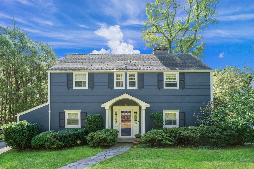 Escape the cold at an open house this weekend. Like this classic Colonial in #Larchmont. Warm and inviting, this 4 bedroom on a private 1/4 acre exudes modern, updated charm. 51 Eton Road in Larchmont, NY listed by Candace Steiner. Click to see more: hlre.co/2YsWX7Q.