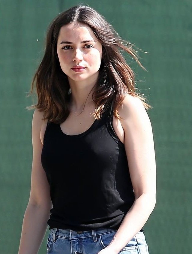 postsanadearmas's tweet image. her