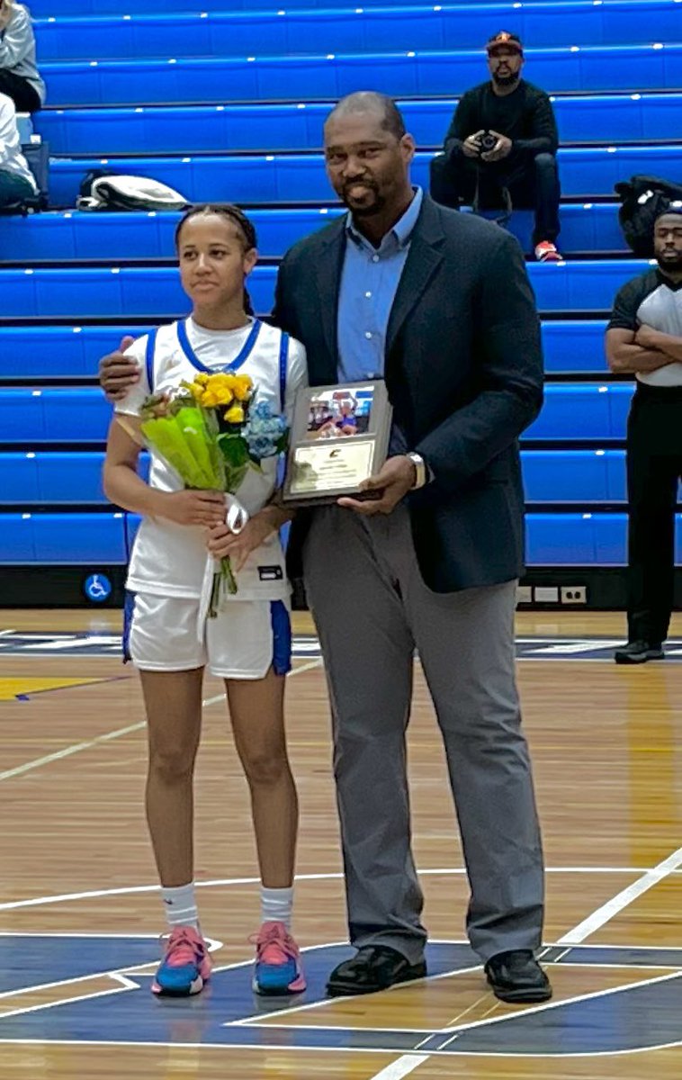 Dwashington529's tweet photo. Congratulations Autumn Cotton on scoring over 1000 points during her Chattahoochee HS career. Also Honors Student &amp; 4x4 Relay State Champ.@Autumnlc04 @CHSBasketbal1 @HoochHoops https://t.co/pfq4FQvlj9