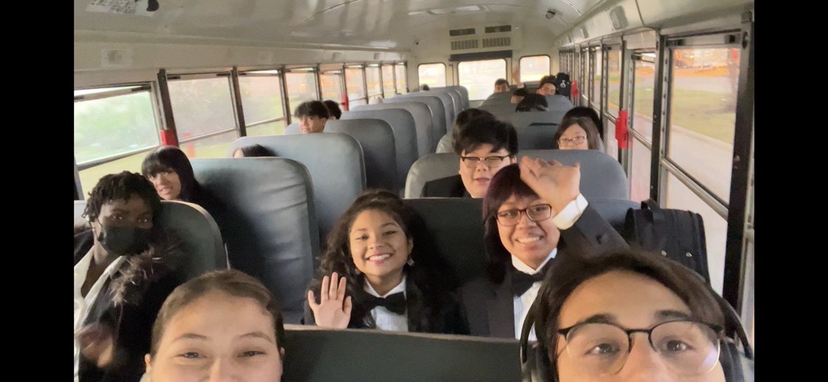 elsik_orchestra's tweet photo. Violin/viola bus 🎻 🚌 https://t.co/E7mVgn1jU0