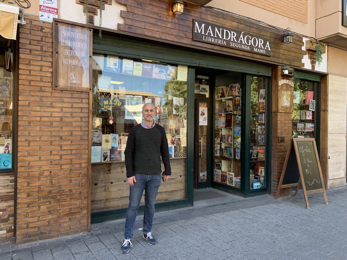 Me he hecho en la librería “La mandrágora” (Murcia) con “El Rey de Amarillo” de Robert W. Chambers 

#libros #leer #blogliterario #robertwchambers #librerias #mandragora #murcia <a href="/Mandragoraa_/">Mandrágora Librería Segunda Mano</a>