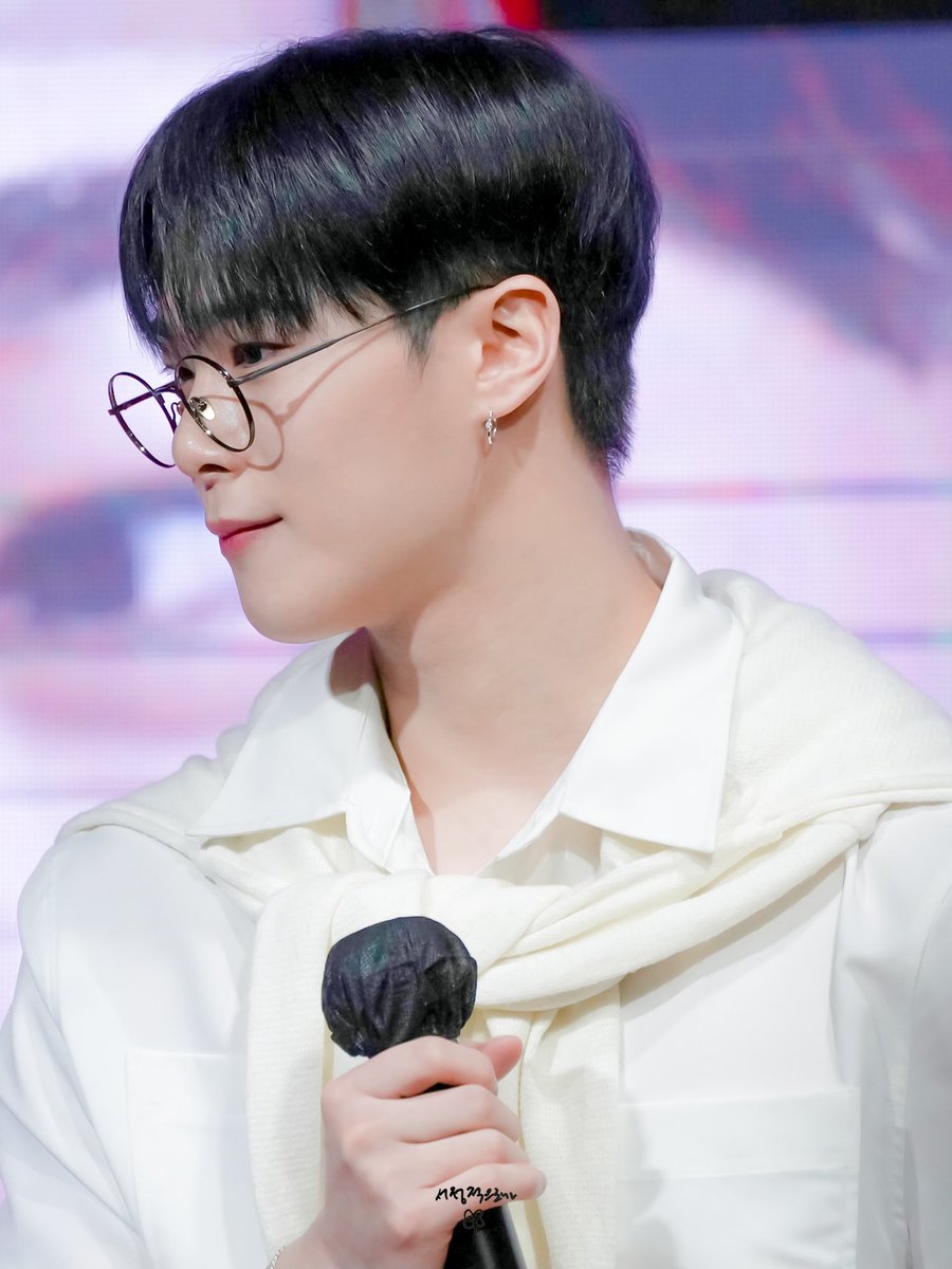 SaidLyrically's tweet image. 230201 지베르니 팬사인회
옆모습 진짜 콩알이쟝૮⸝⸝o̴̶̷᷄ ·̭ o̴̶̷̥᷅⸝⸝ა
#ASTRO #아스트로 #문빈 #MOONBIN #ムンビン @offclASTRO