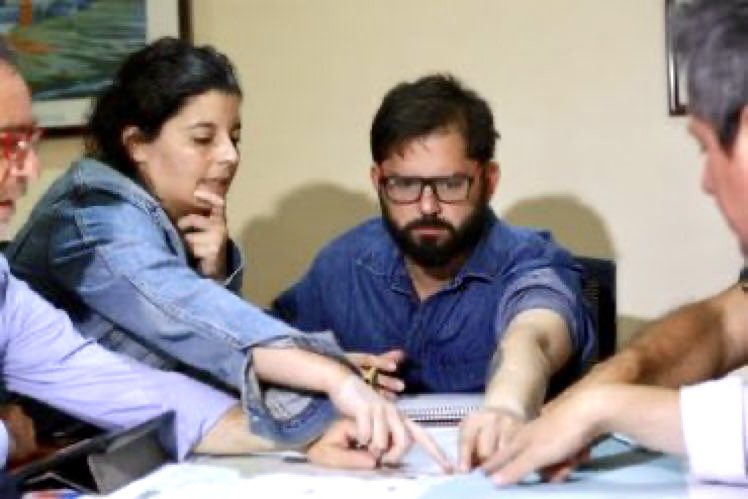 SoleKoch's tweet photo. Son una vergüenza 🤦🏻‍♀️….. Encabezados por un inútil verborreico que no tiene idea de lo que hace. https://t.co/fI2Lv9Vn0i
