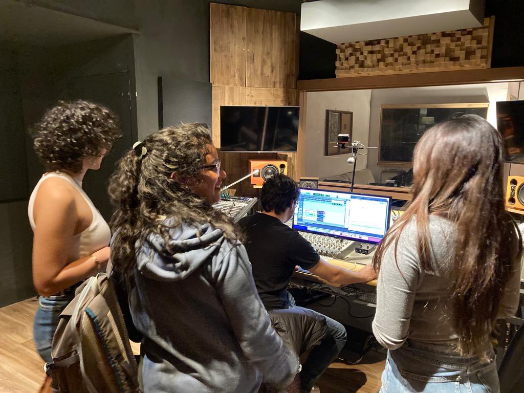 pazydesarrollo's tweet image. América, Paula e Isabella quieren invitarte a su café semanal.

Súmate el lunes 6 de febrero a las 20.00h (hora de España) en el programa Arketipos de @AireLatinoRadio. Escúchalo en:

📻 La 88.5FM/App
💻 Online por aquí: airelatinoradio.es/aire-latino-88… 
🎦 Facebook Live

#ElPoderdelaVoz